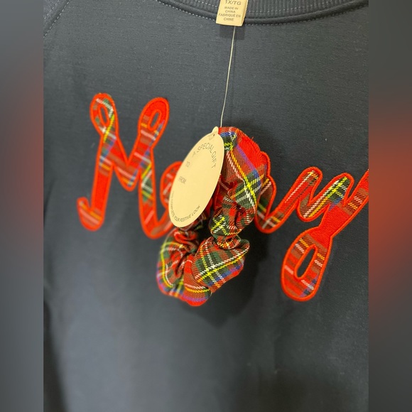 NWT philosophy blue “merry” graphic pullover with free scrunchie size 1X - Picture 3 of 7